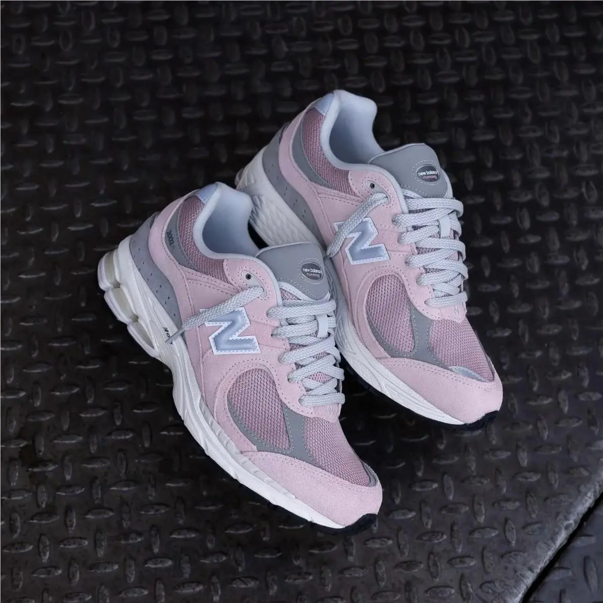 New Balance 2000R Athletic Sport Sneaker - Size 11.5