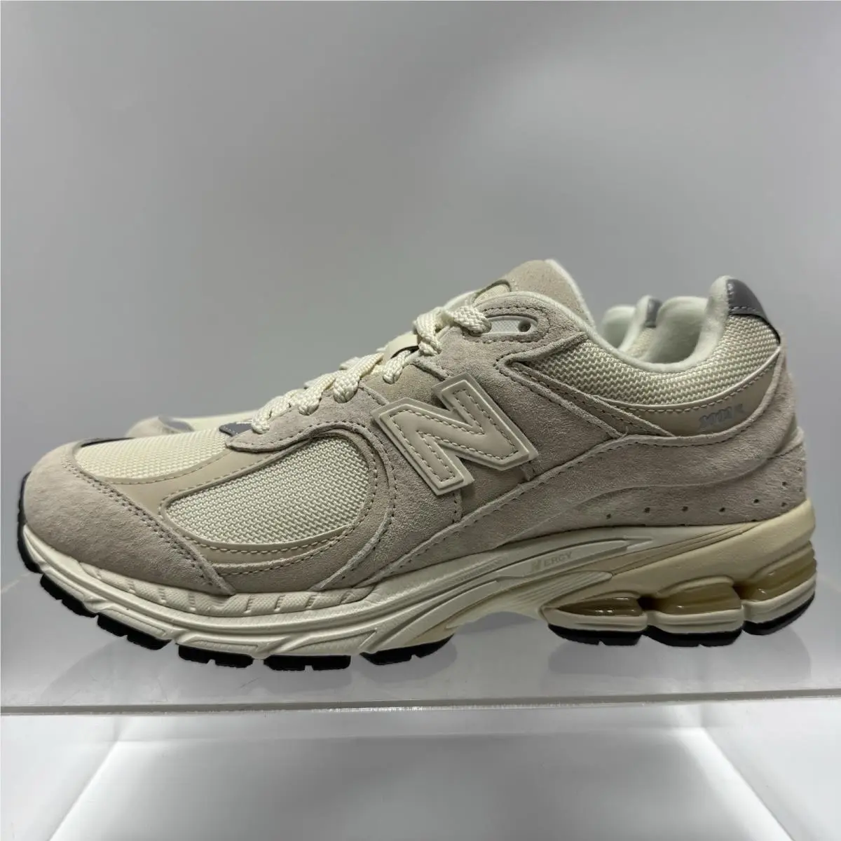 New Balance 2002R Calm Taupe Beige M2002RCC Men`s Size 9.5 / Women 11