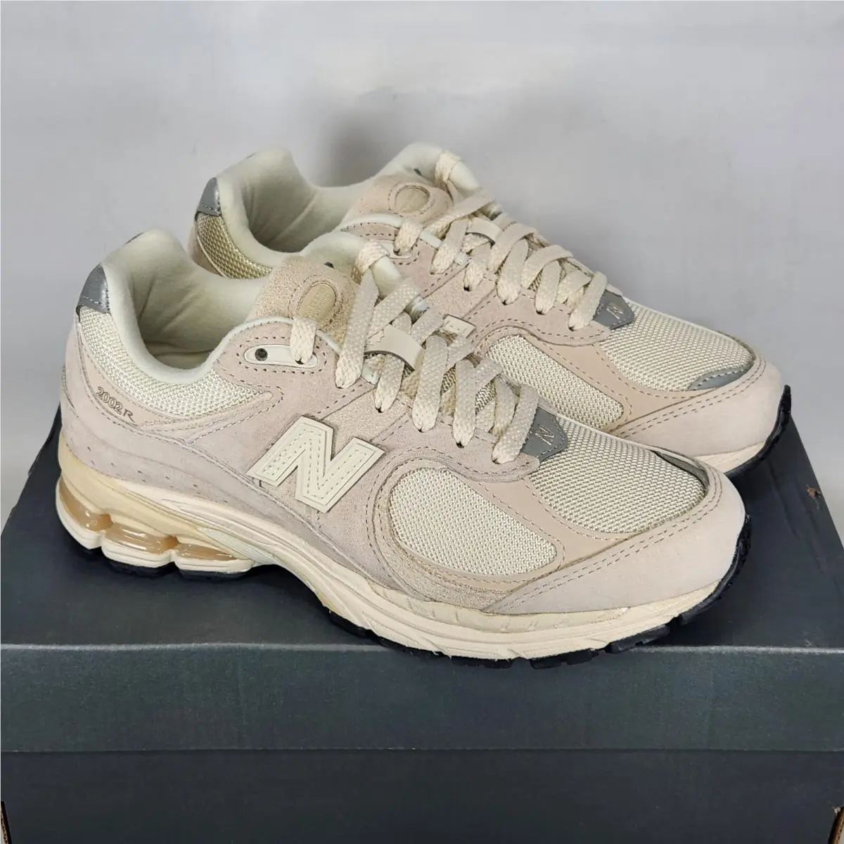 New Balance shoes - New Balance 2002R - M2002RCC - Beige 0