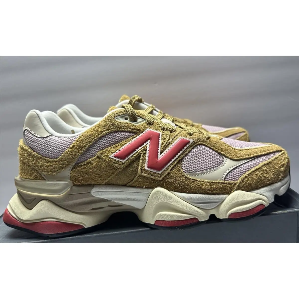 New Balance 9060 Sneakers – U9060GEA – Men’s 12 / Women’s 13.5 New Great Plains