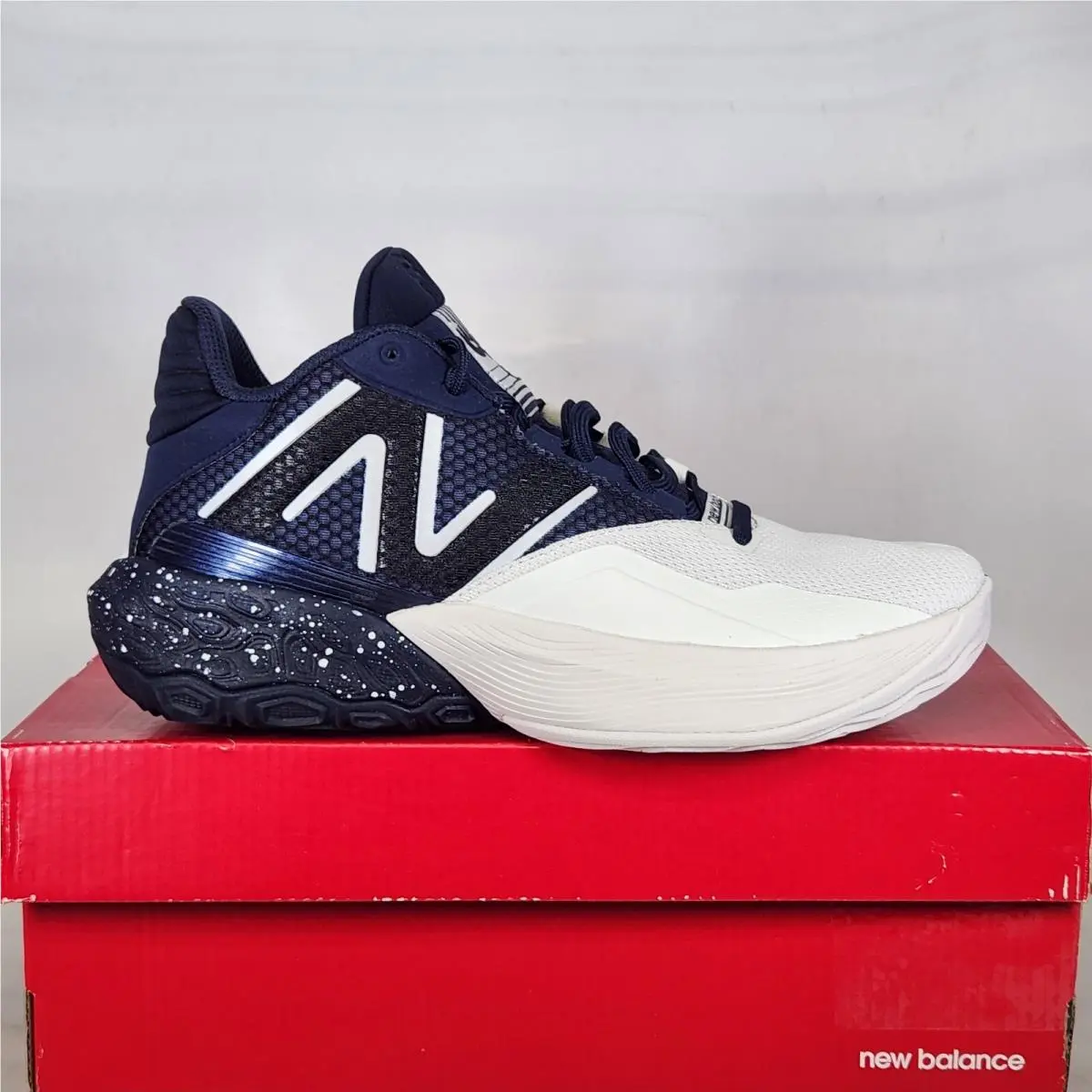 Size 8.5 - New Balance Two Wxy V4 - Optic White / Team Navy - Mens - BB2WYNV4