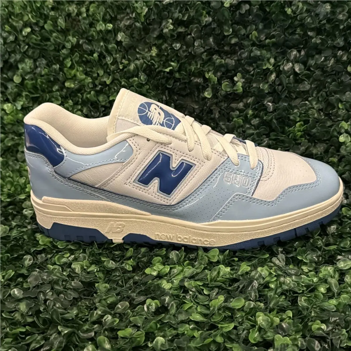 New Balance Men’s 550 Low Shoes US Size 9.5 - White/blue Chrome Patent BB550YKE