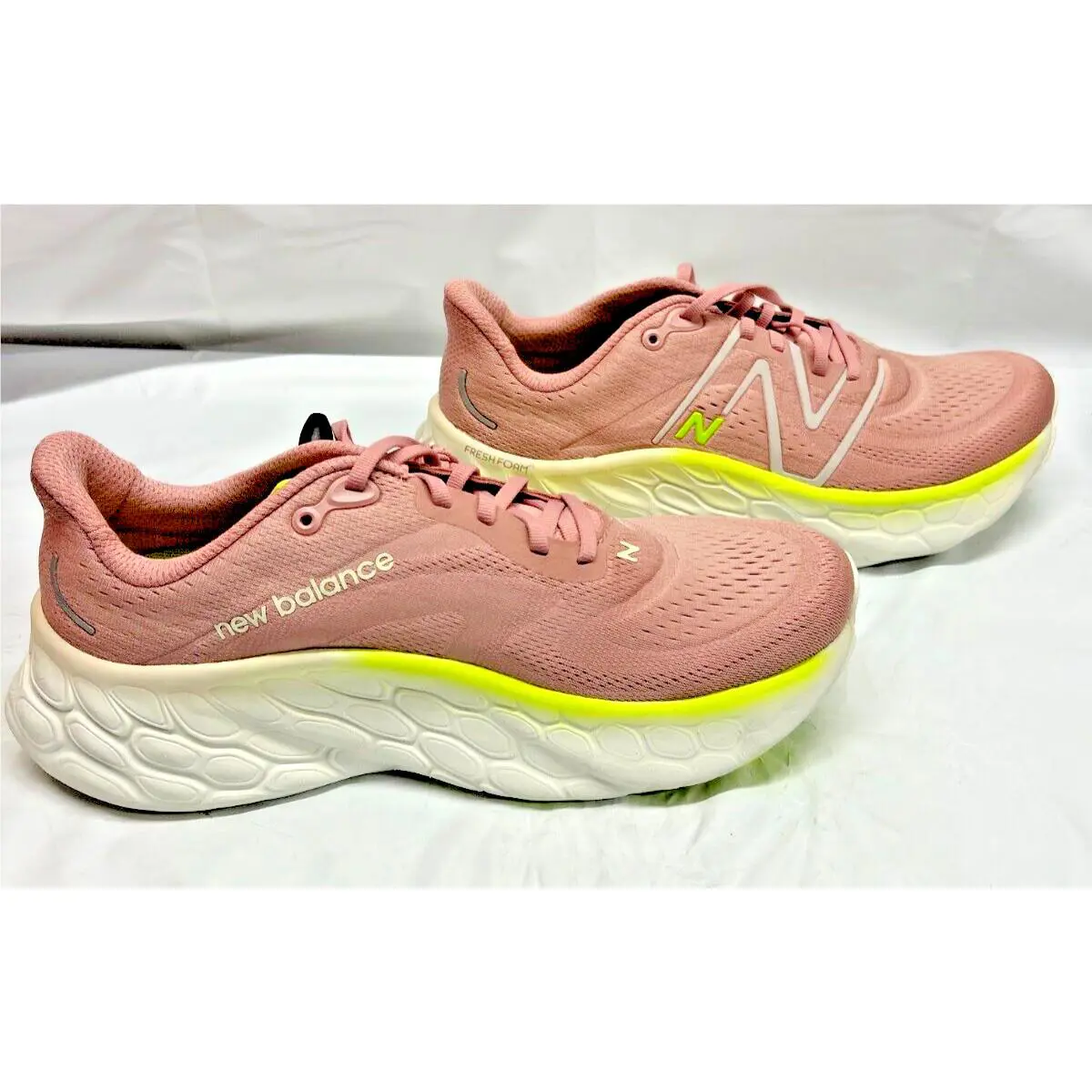 New Balance shoes - Pink (UPC: 196652787946) 1
