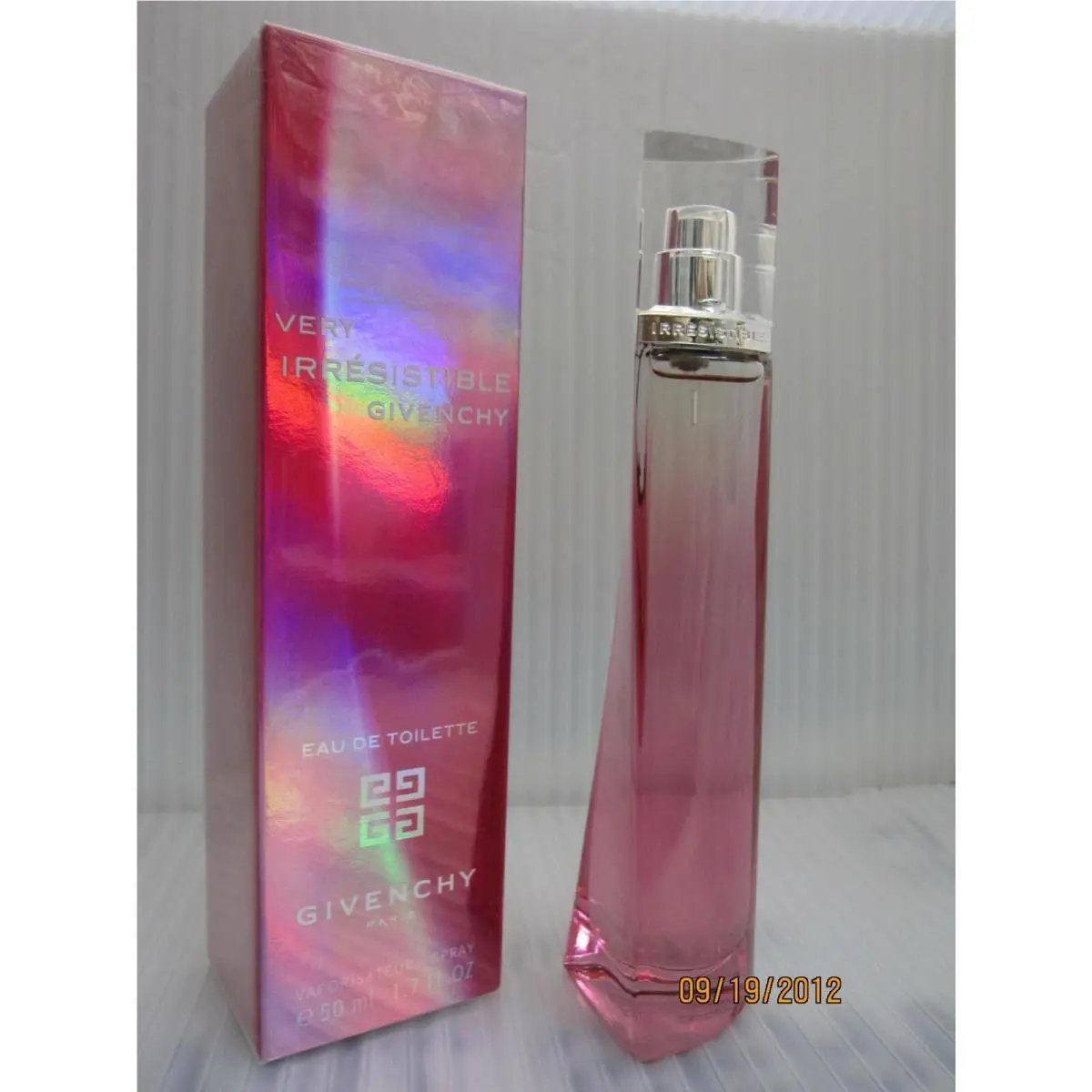 Givenchy Very Irresistible 1.7 FL oz / 50 ML Eau De Toilette Box