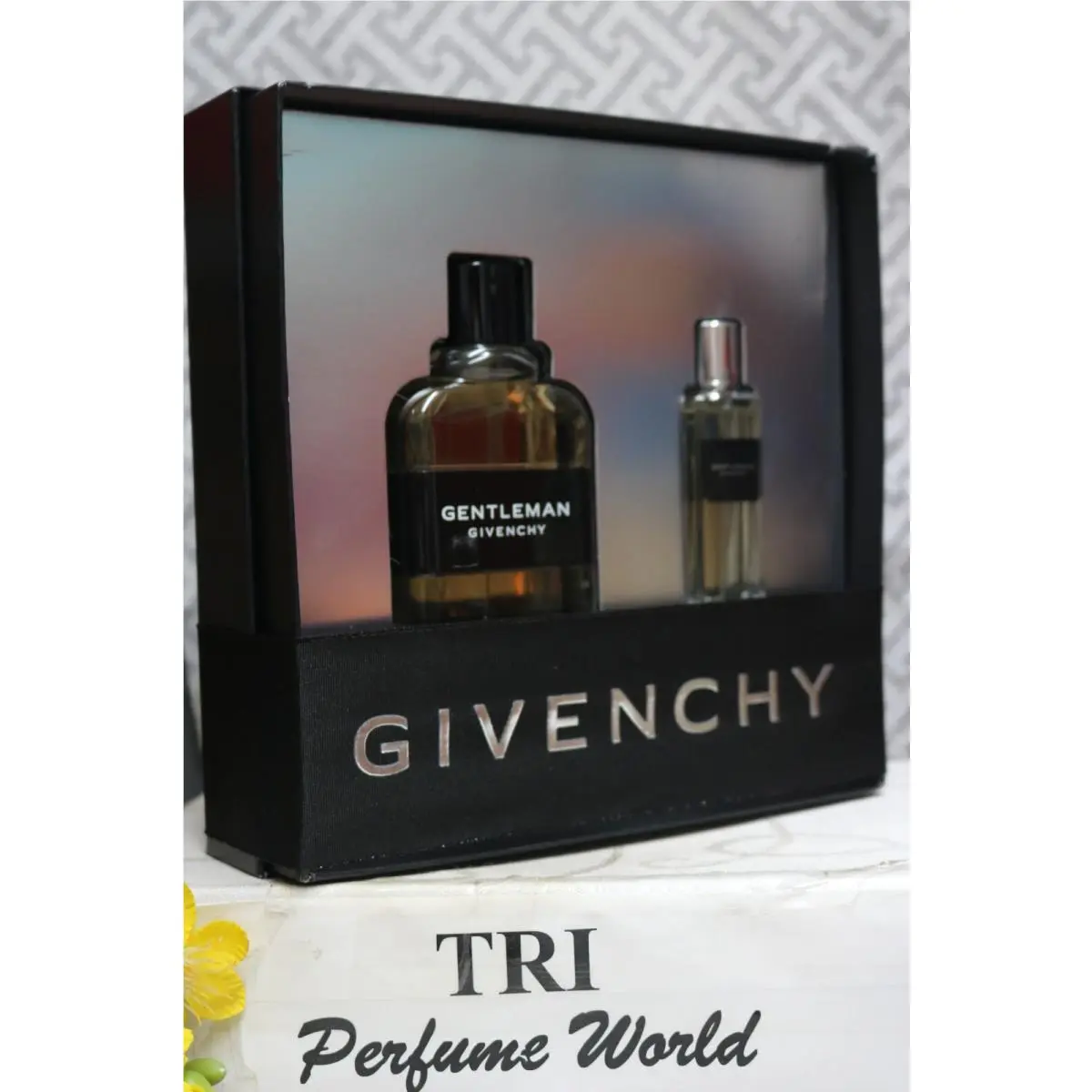 Givenchy Gentleman Eau de Toilette 2 Pcs. Men Spray 3.3 Fl. Oz. + 0.5 Fl. oz