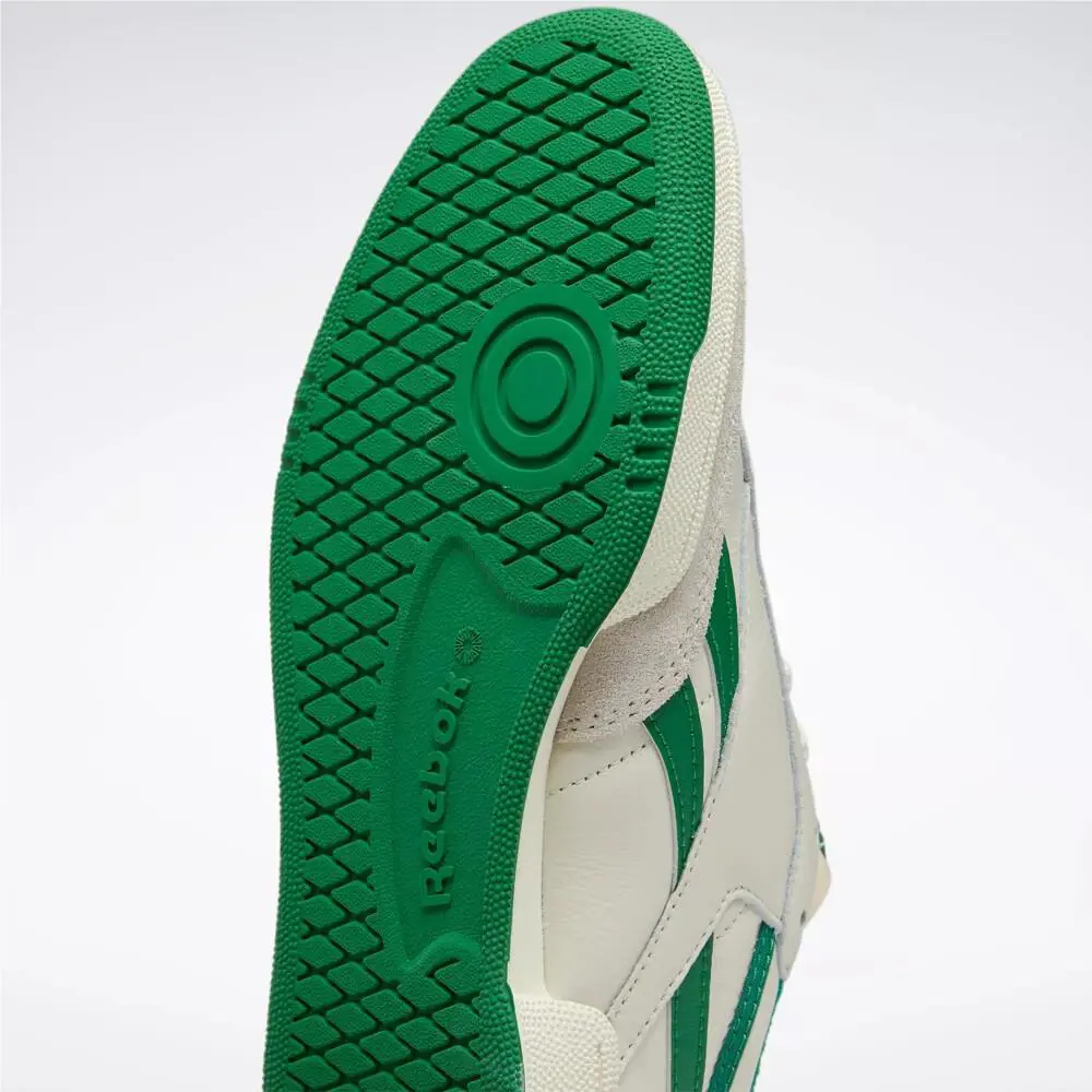 Reebok shoes - Chalk / Paper White / Glen Green 26