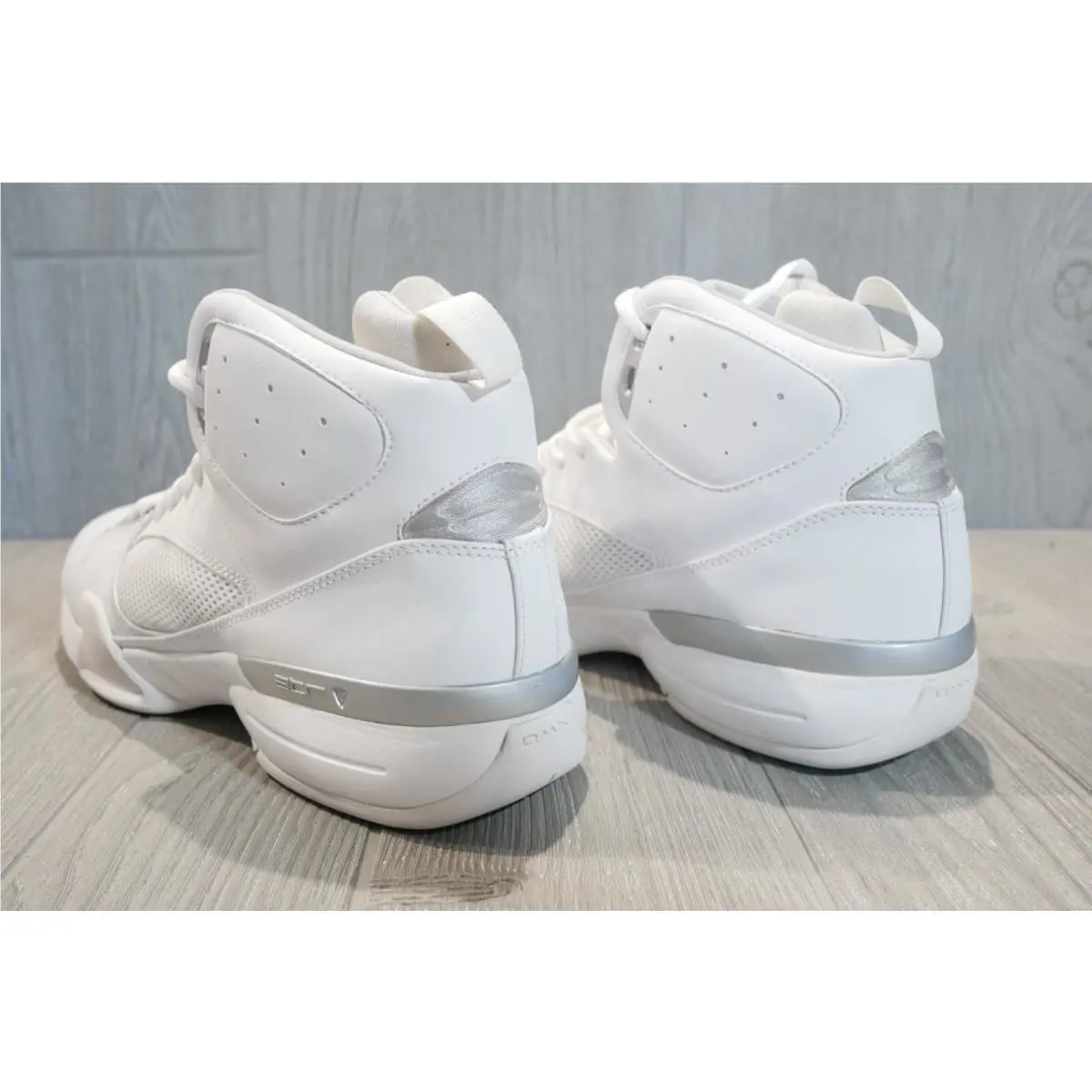 Reebok shoes - White 9