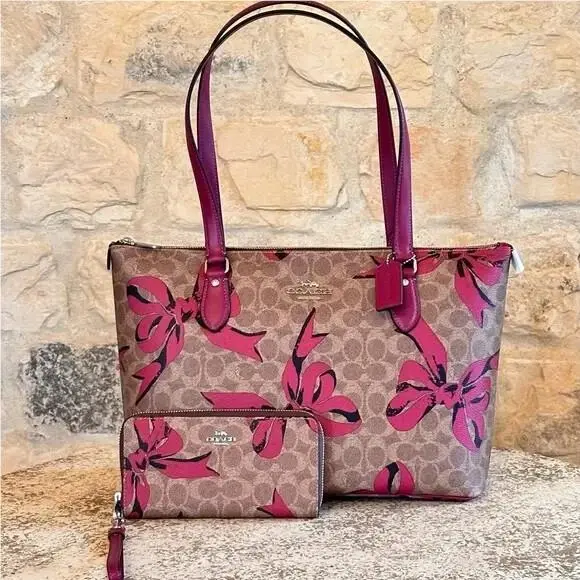 Gallery Bow Signature Tote Handbag Wallet Options Rare handbag+wallet by Coach