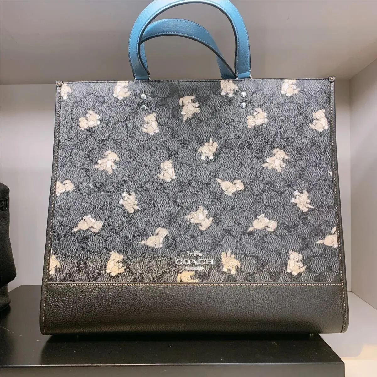 Dempsey Tote 40 In Signature Jacquard with Stripe and  Patch CC423 SV/GRAPHITE MULTI by Coach