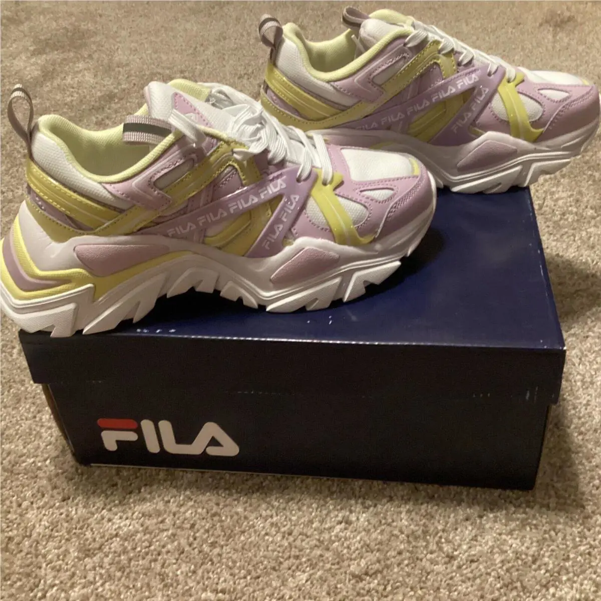 Fila Women s Fiila White Electrove 2 Athletic Shoes Sz 6.5 Price