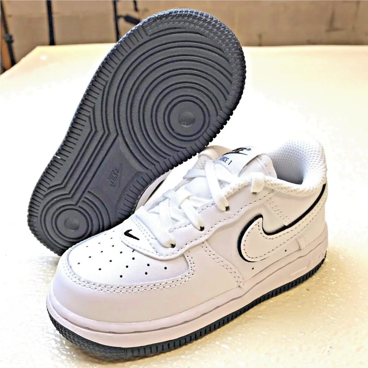 Nike shoes - White 2