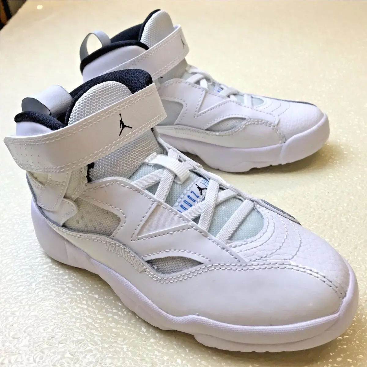 Nike shoes - Jordan Jumpman - Jumpman - White 0