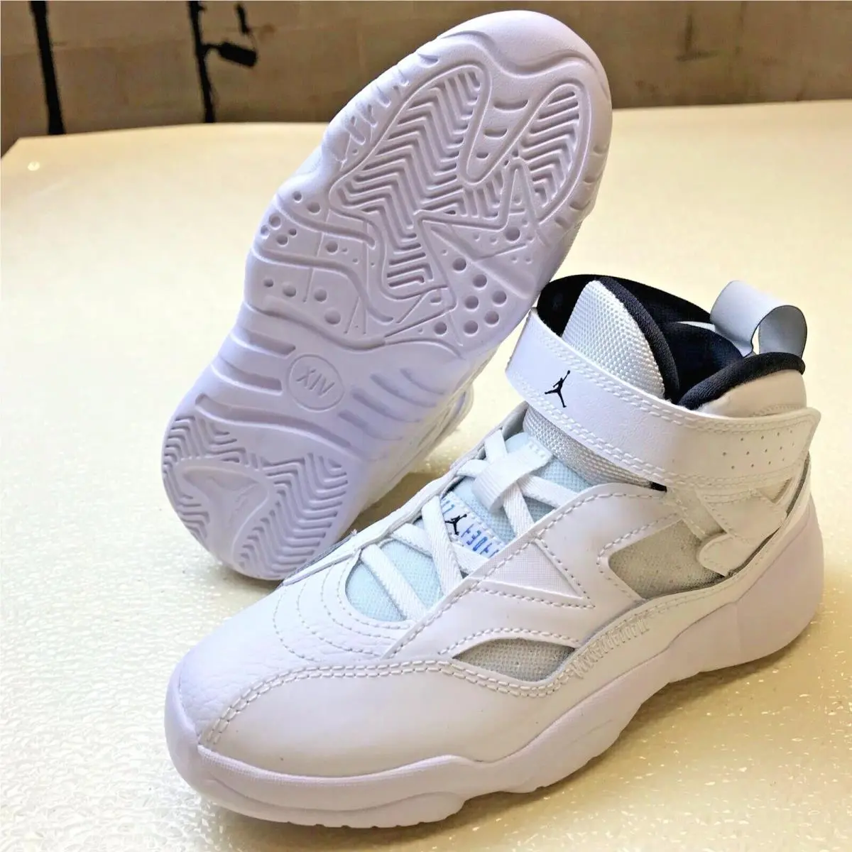 Nike shoes - Jordan Jumpman - Jumpman - White 5