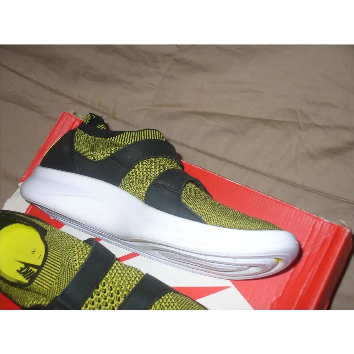 Nike shoes - Nike Air - Air - 889022-700 - Yellow-Black 0