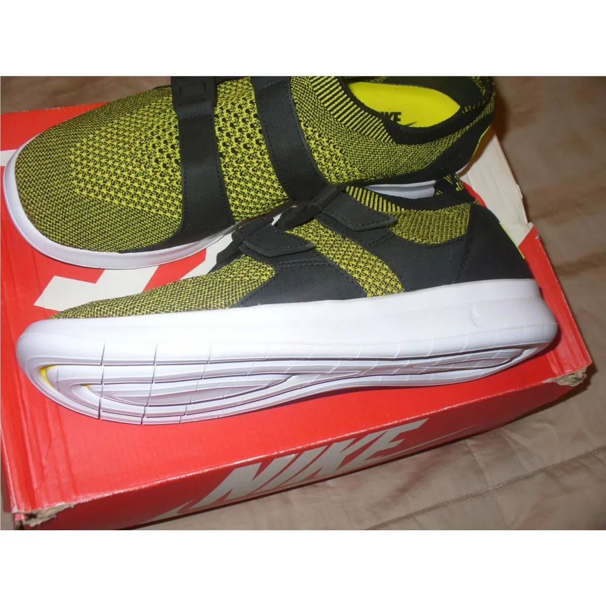 Nike shoes - Nike Air - Air - 889022-700 - Yellow-Black 1