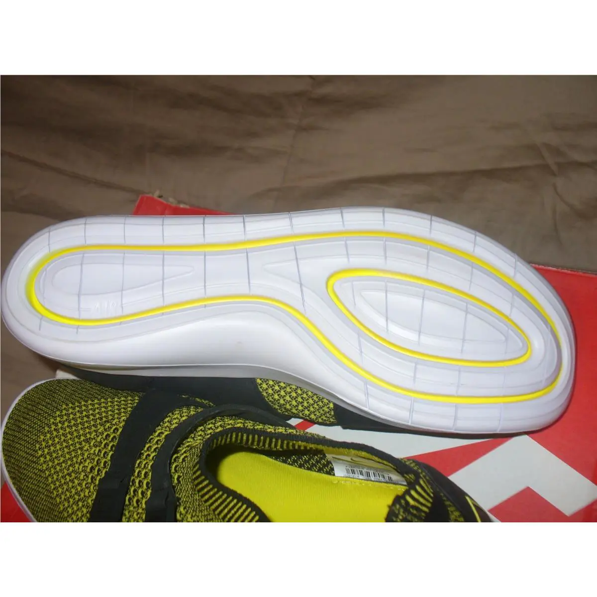 Nike shoes - Nike Air - Air - 889022-700 - Yellow-Black 5