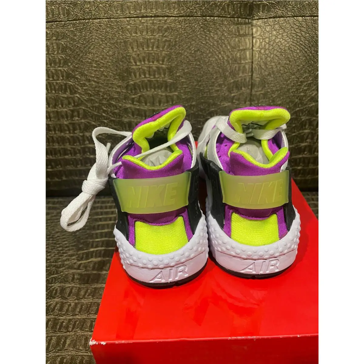 Nike shoes - White Magenta Neon 2