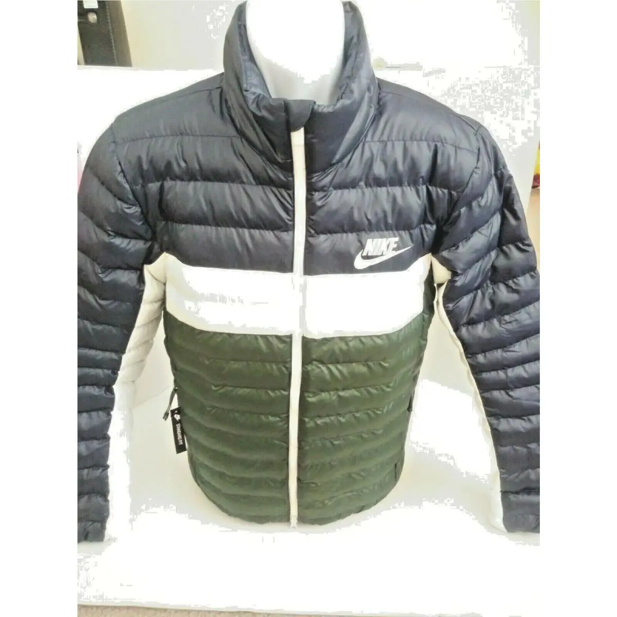 Nike clothing - Green, Blue, White 5