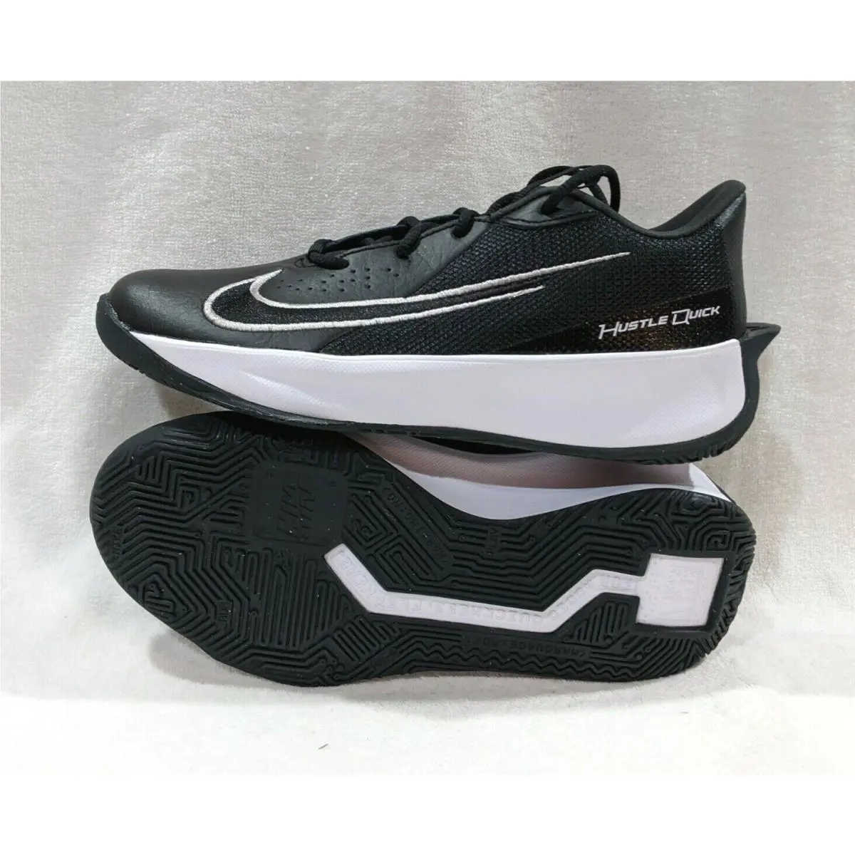 Nike shoes - Nike Team Hustle Quick 3 - Black/Silver 8