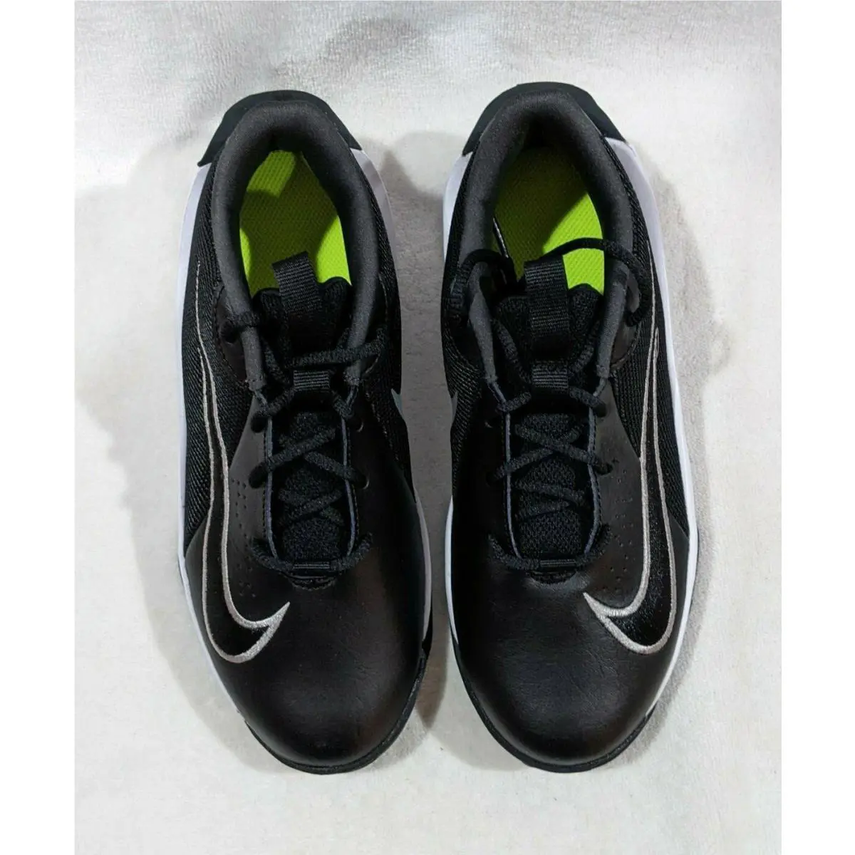 Nike shoes - Nike Team Hustle Quick 3 - Black/Silver 9