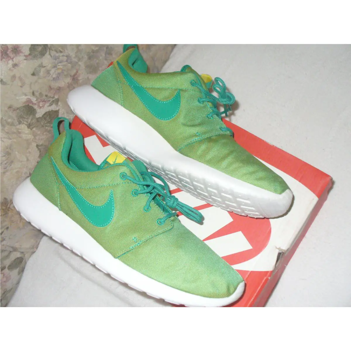 Nike shoes - Nike Roshe One - Roshe One - 525234-302 - Lucid Green/White 0