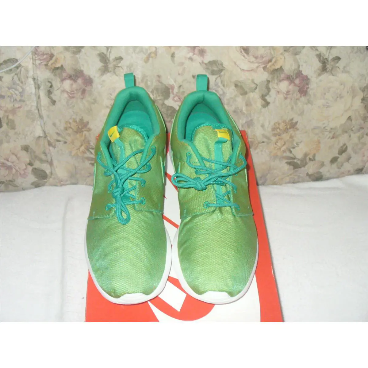 Nike shoes - Nike Roshe One - Roshe One - 525234-302 - Lucid Green/White 1