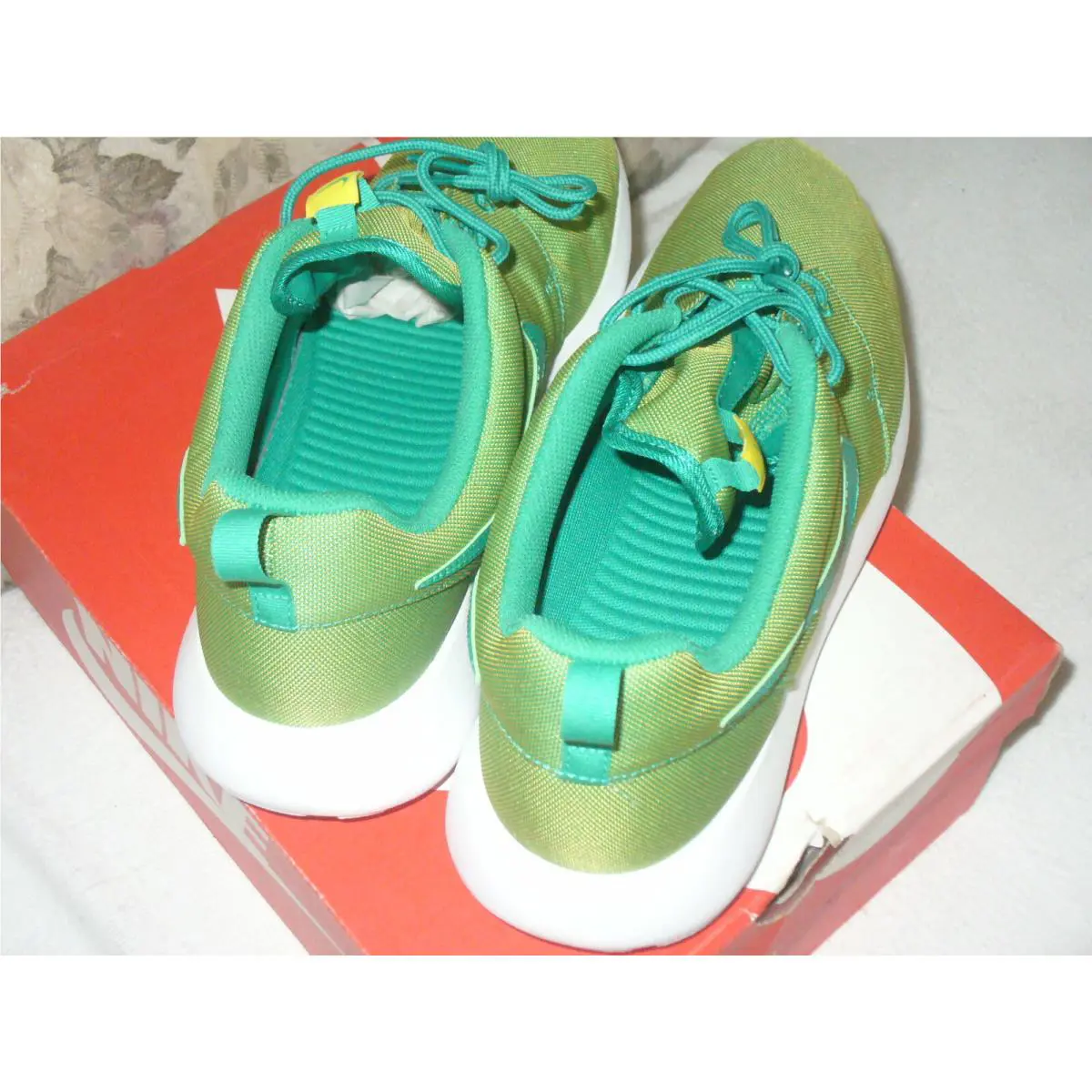 Nike shoes - Nike Roshe One - Roshe One - 525234-302 - Lucid Green/White 4