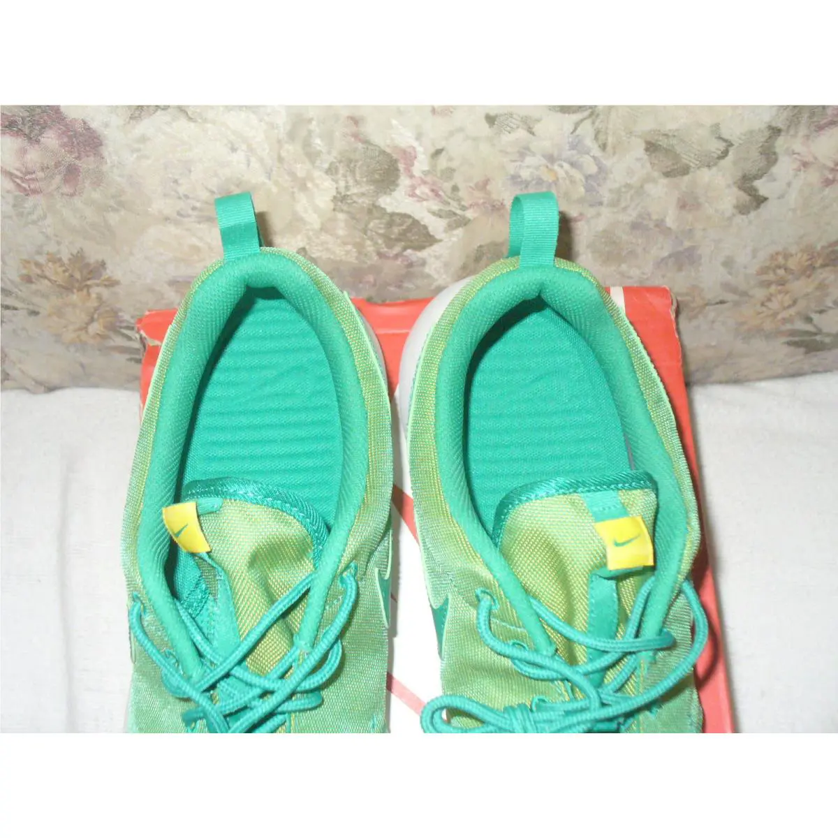 Nike shoes - Nike Roshe One - Roshe One - 525234-302 - Lucid Green/White 5