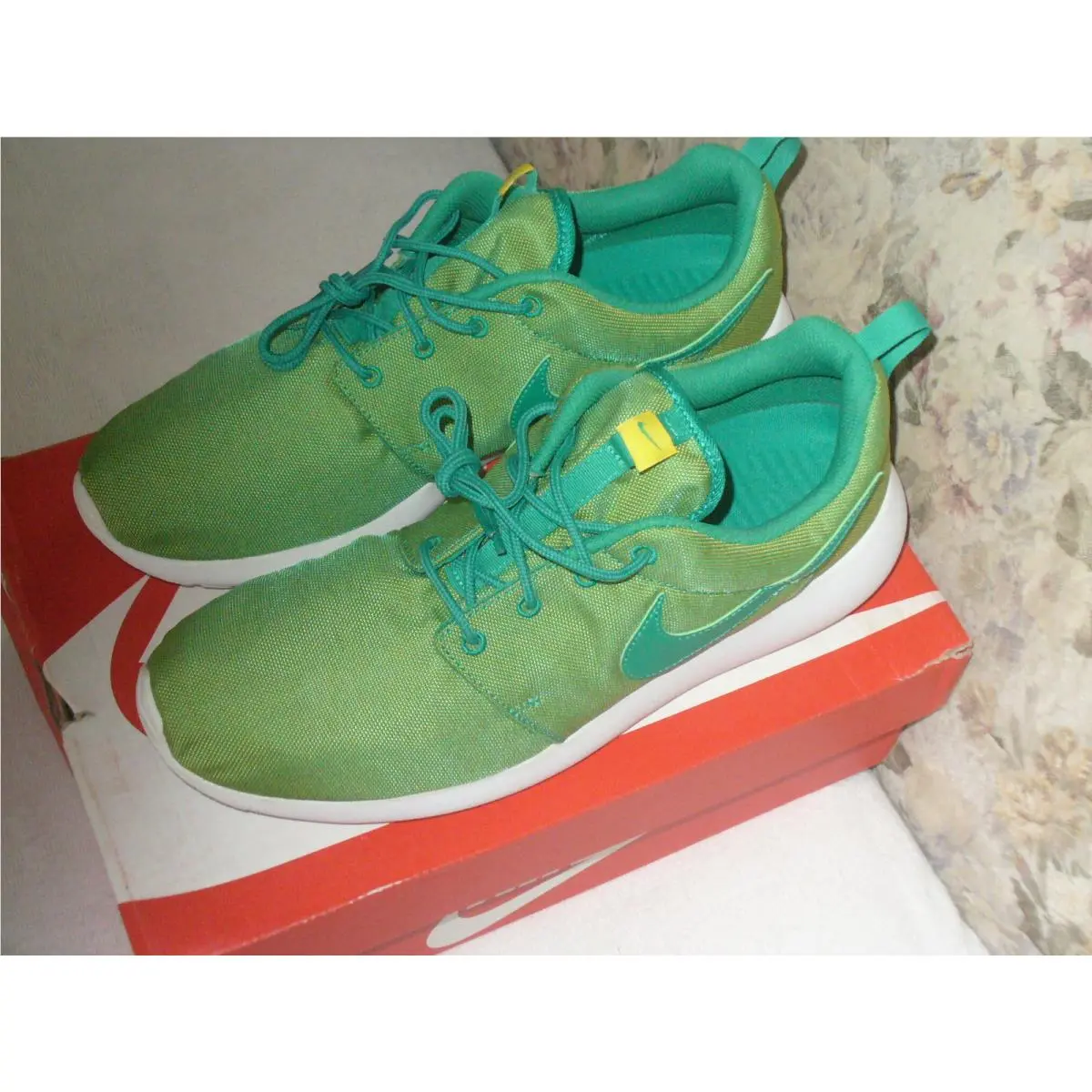 Nike shoes - Nike Roshe One - Roshe One - 525234-302 - Lucid Green/White 0