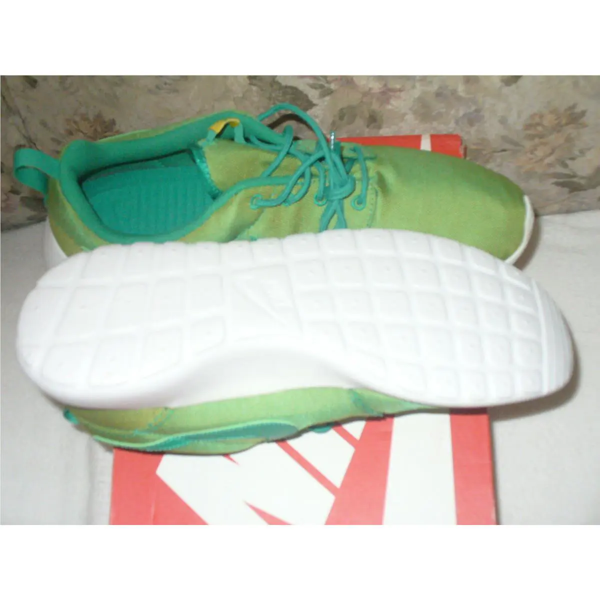 Nike shoes - Nike Roshe One - Roshe One - 525234-302 - Lucid Green/White 6