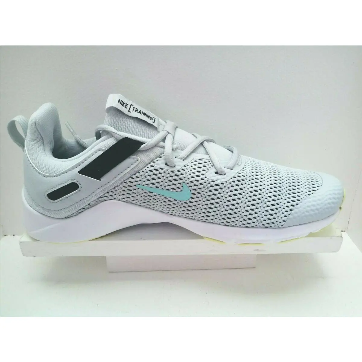 Nike shoes - Nike Legend Essential - Legend Essential - CD0212-006 - PURE PLATINUM/GLACIER ICE 18