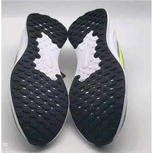 Nike shoes - Nike Revolution 7 - Revolution - FB2207-002 - Gray, Manufacturer: Wolf Grey/Smoke Grey/Black/Volt (UPC: 196969194604) 4