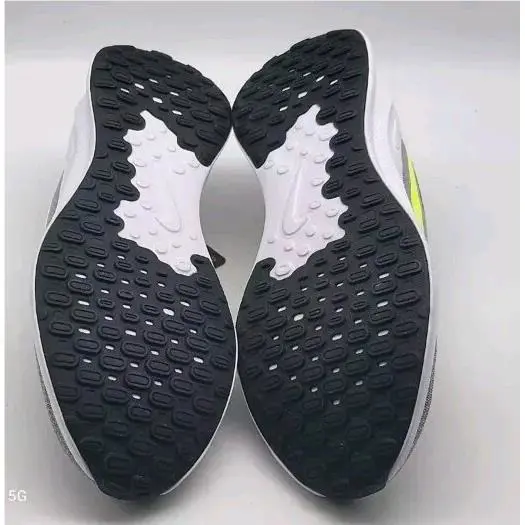 Nike shoes - Nike Revolution 7 - Revolution - FB2207-002 - Gray, Manufacturer: Wolf Grey/Smoke Grey/Black/Volt (UPC: 196969194604) 4