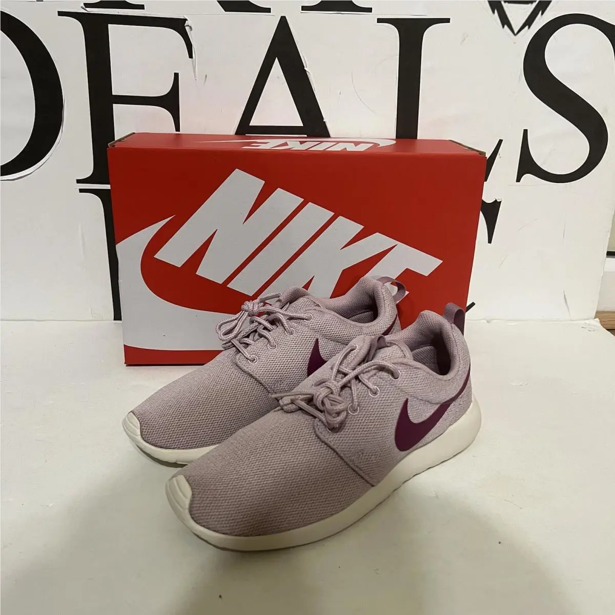 Size 7.5 - Nike Roshe One Low Plum Chalk W 844994-501 - Pink