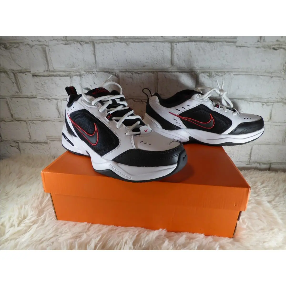 Men`s Nike Air Monarch IV Training Shoes White Black Red Size 8.5 N396