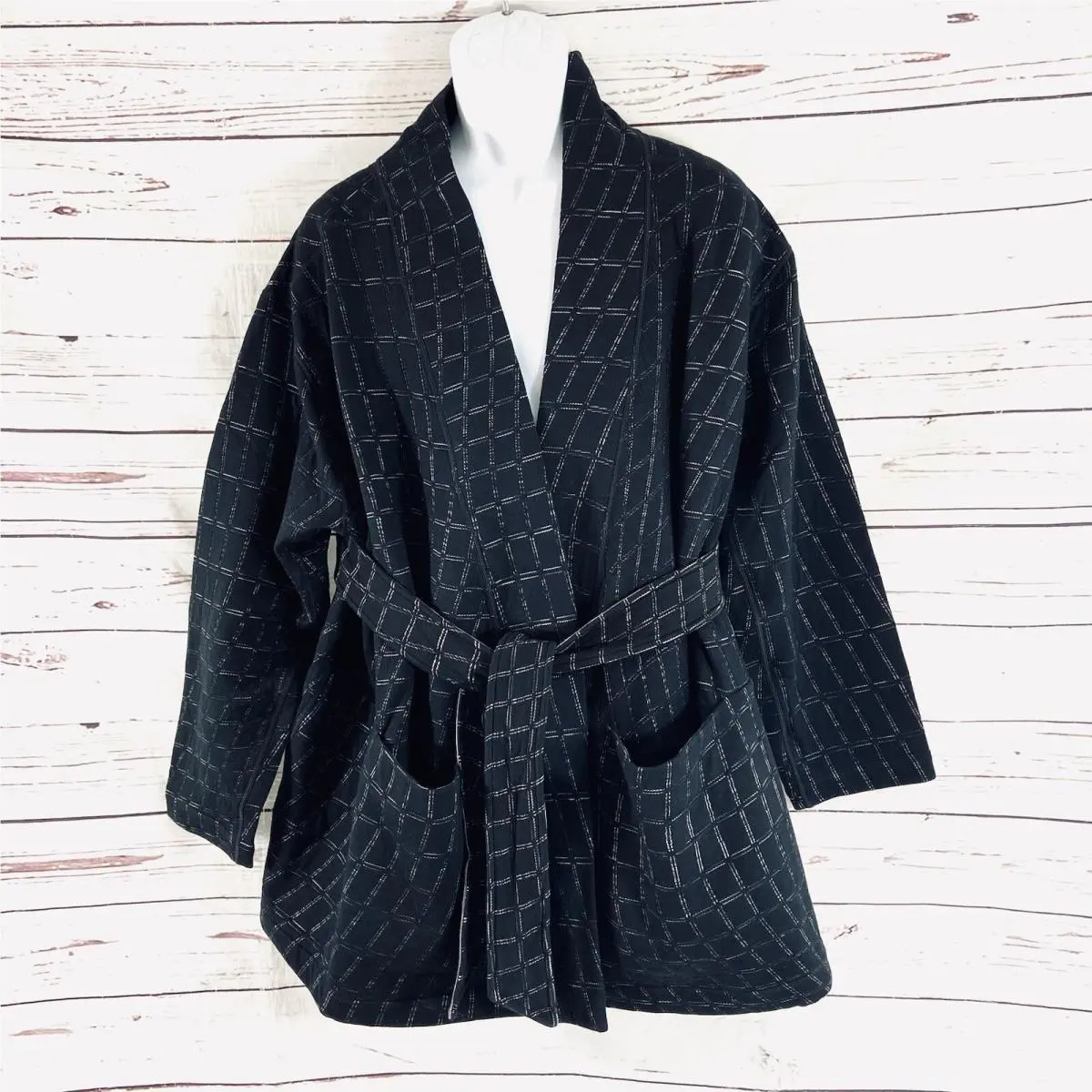 Nike Yoga Therma-fit Luxe Robe Women`s 2X Black Jacquard Tie Front Plaid Quilted