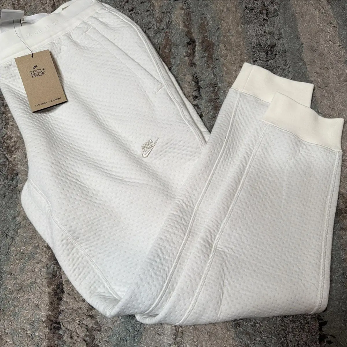 Nike clothing - DD6625-133 - DD6625-133 - White (UPC: 195866710368) 0