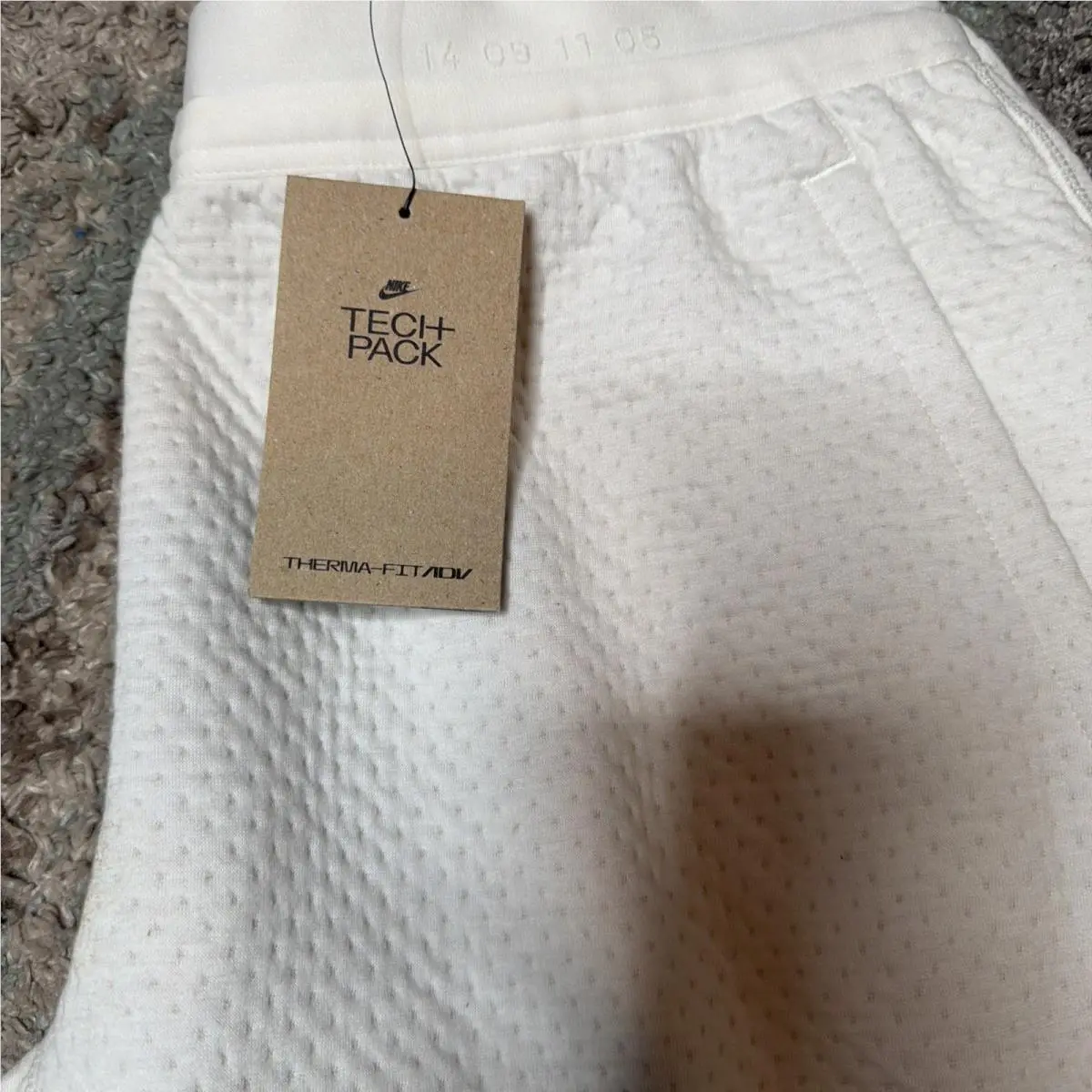 Nike clothing - DD6625-133 - DD6625-133 - White (UPC: 195866710368) 3