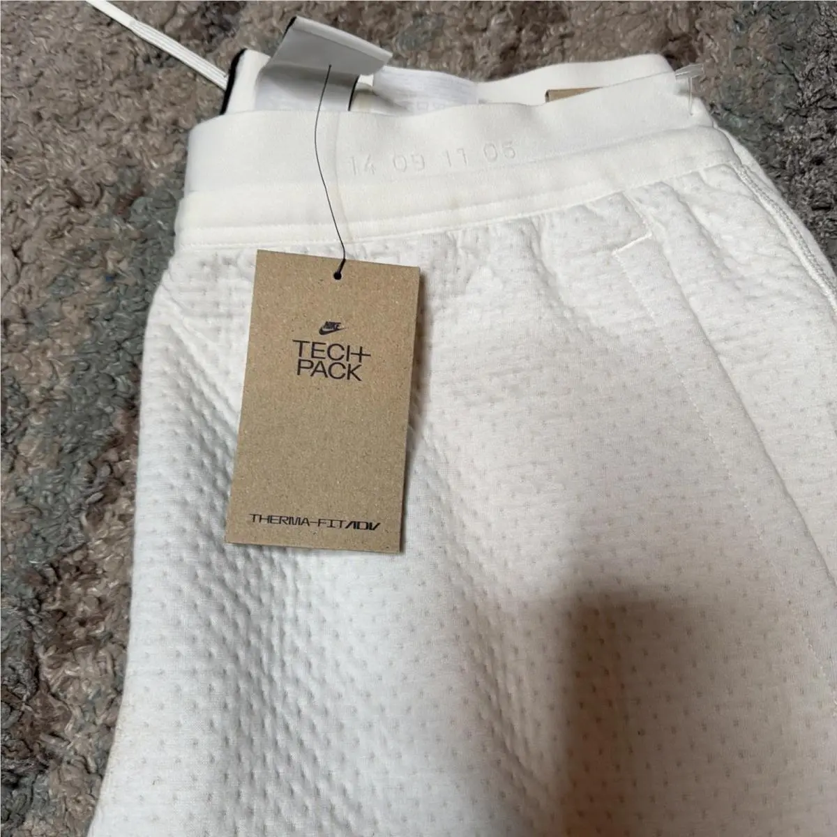 Nike clothing - DD6625-133 - DD6625-133 - White (UPC: 195866710368) 4
