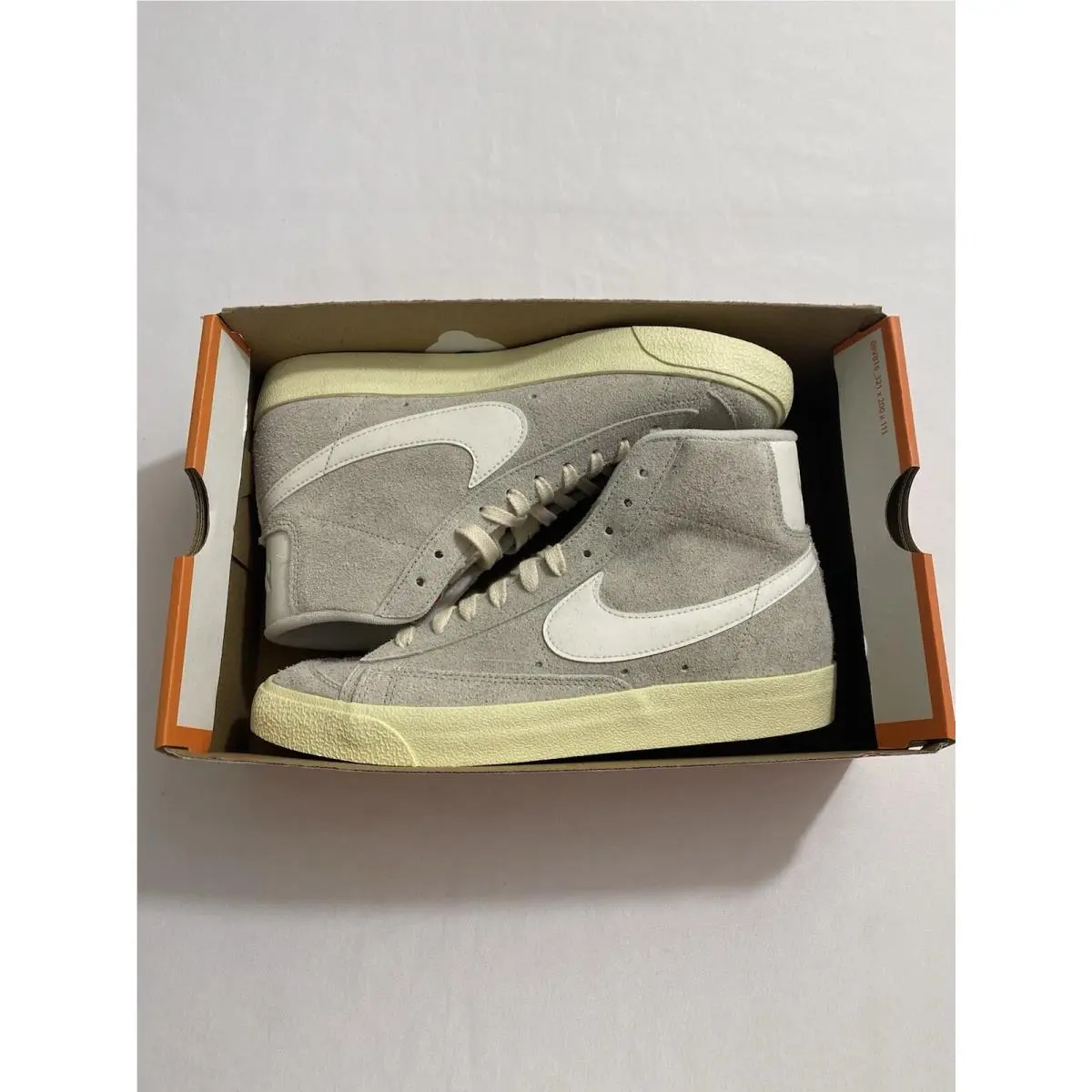 Women’s Size 10.5 Light Bone Nike Blazer Mid ‘77 Vntg Basketball Shoes