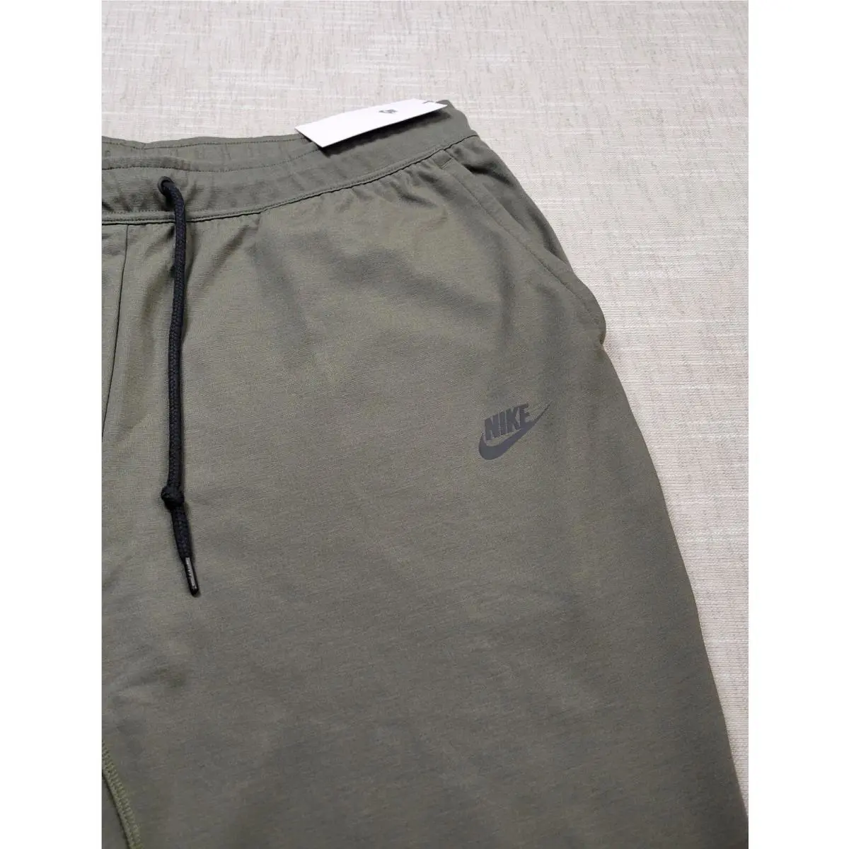 Nike clothing - Nike Lightweight Tech Pants - Lightweight Tech Pants - FD4503-325 - Green Black 2