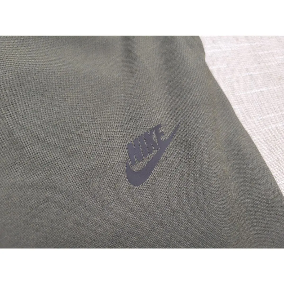 Nike clothing - Nike Lightweight Tech Pants - Lightweight Tech Pants - FD4503-325 - Green Black 3