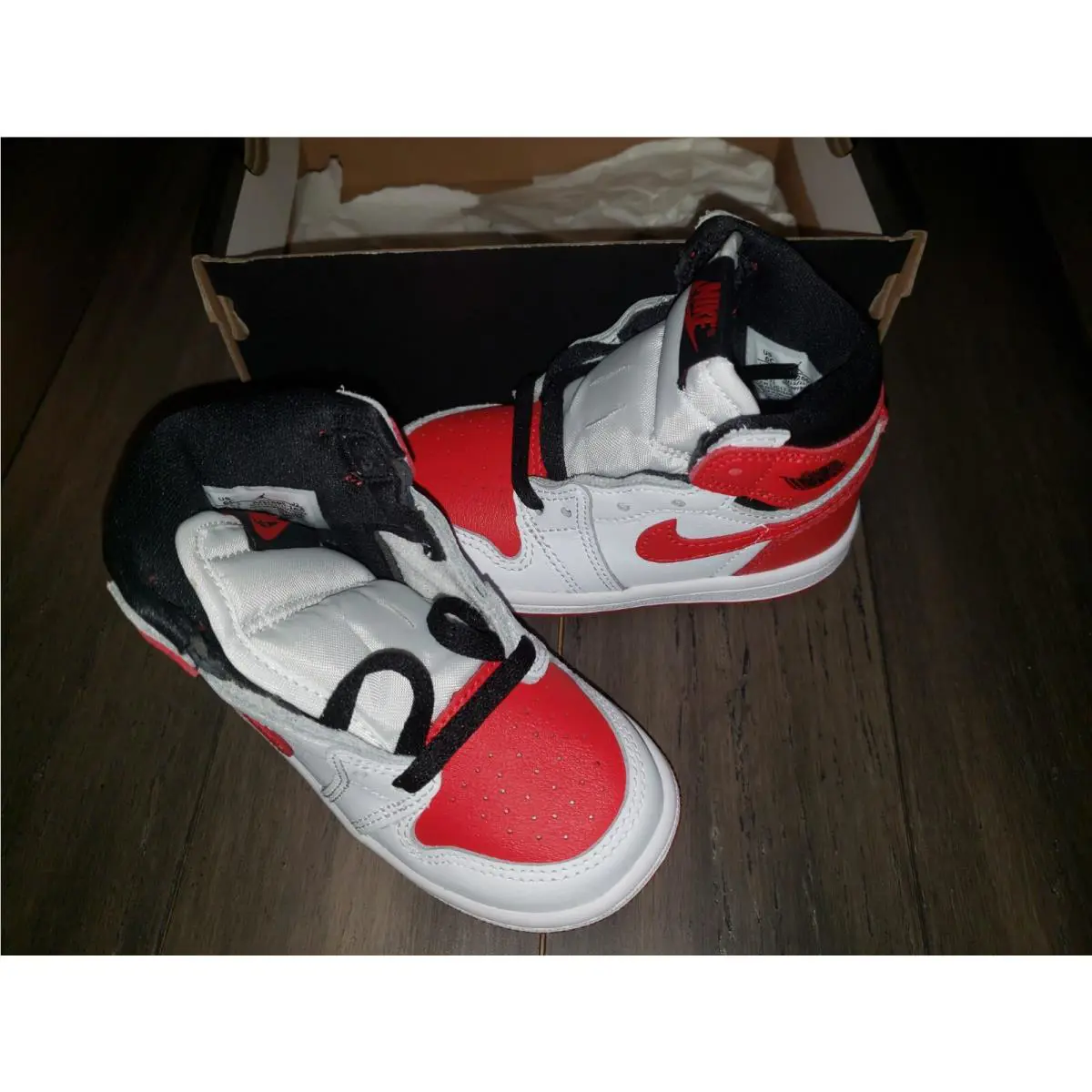Nike shoes - Air Jordan 1 Retro High - AQ2665 161 - Red 1