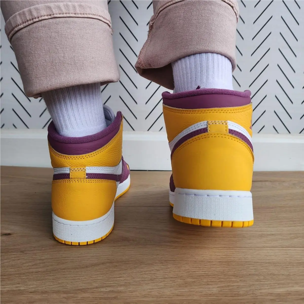 Nike shoes - Air Jordan 1 - Air - 575441-706 - Pink (UPC: 195866350960) 9