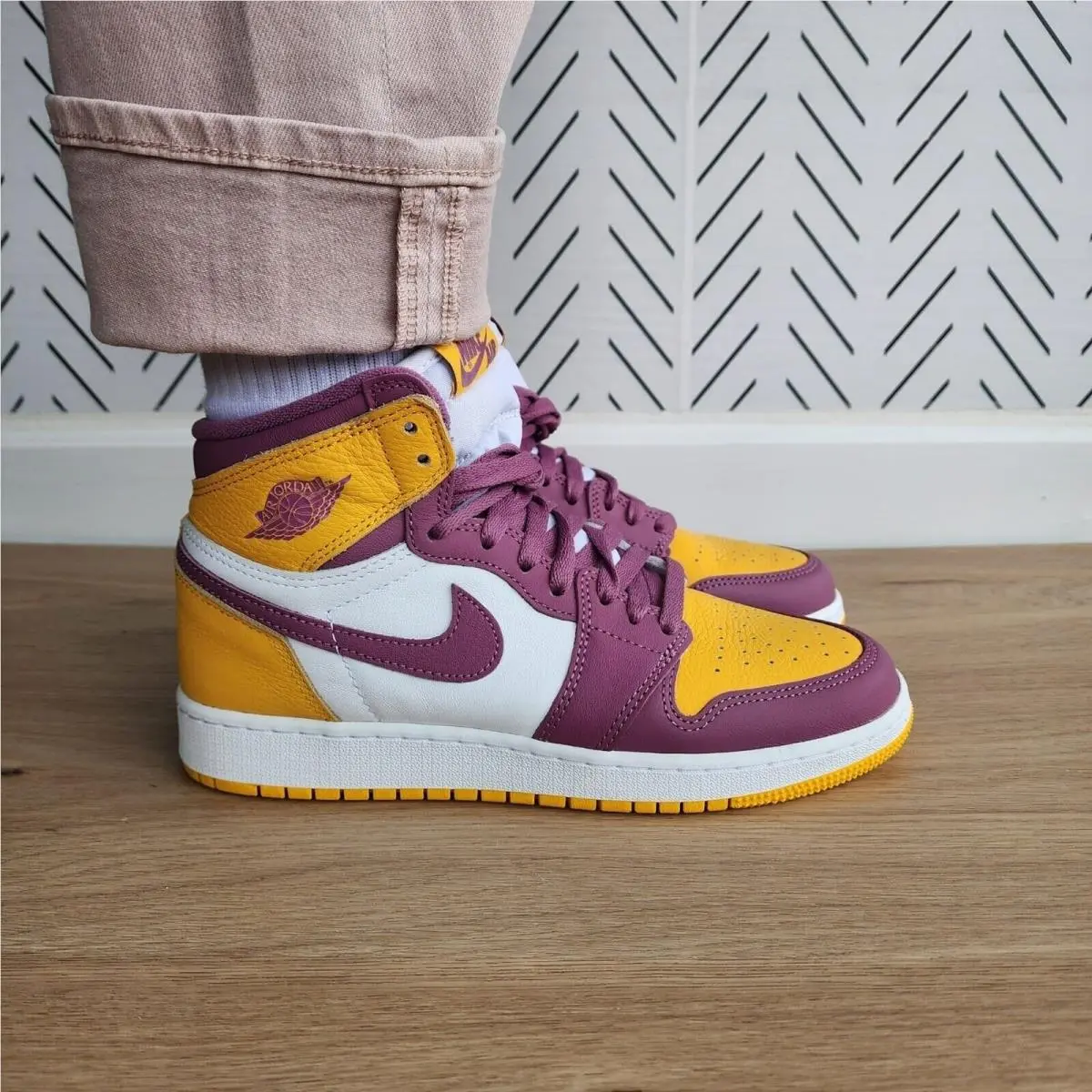 Nike shoes - Air Jordan 1 - Air - 575441-706 - Pink (UPC: 195866350960) 0