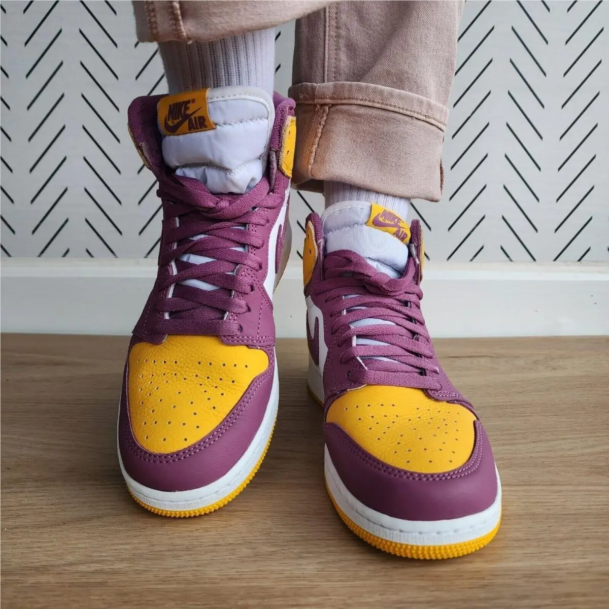 Nike shoes - Air Jordan 1 - Air - 575441-706 - Pink (UPC: 195866350960) 1