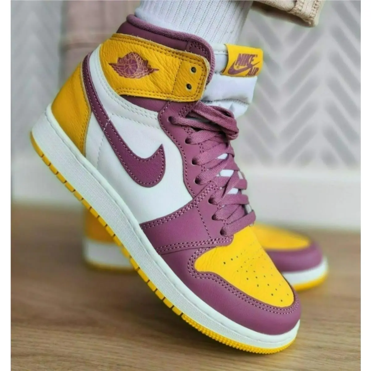 Nike shoes - Air Jordan 1 - Air - 575441-706 - Pink (UPC: 195866350960) 2