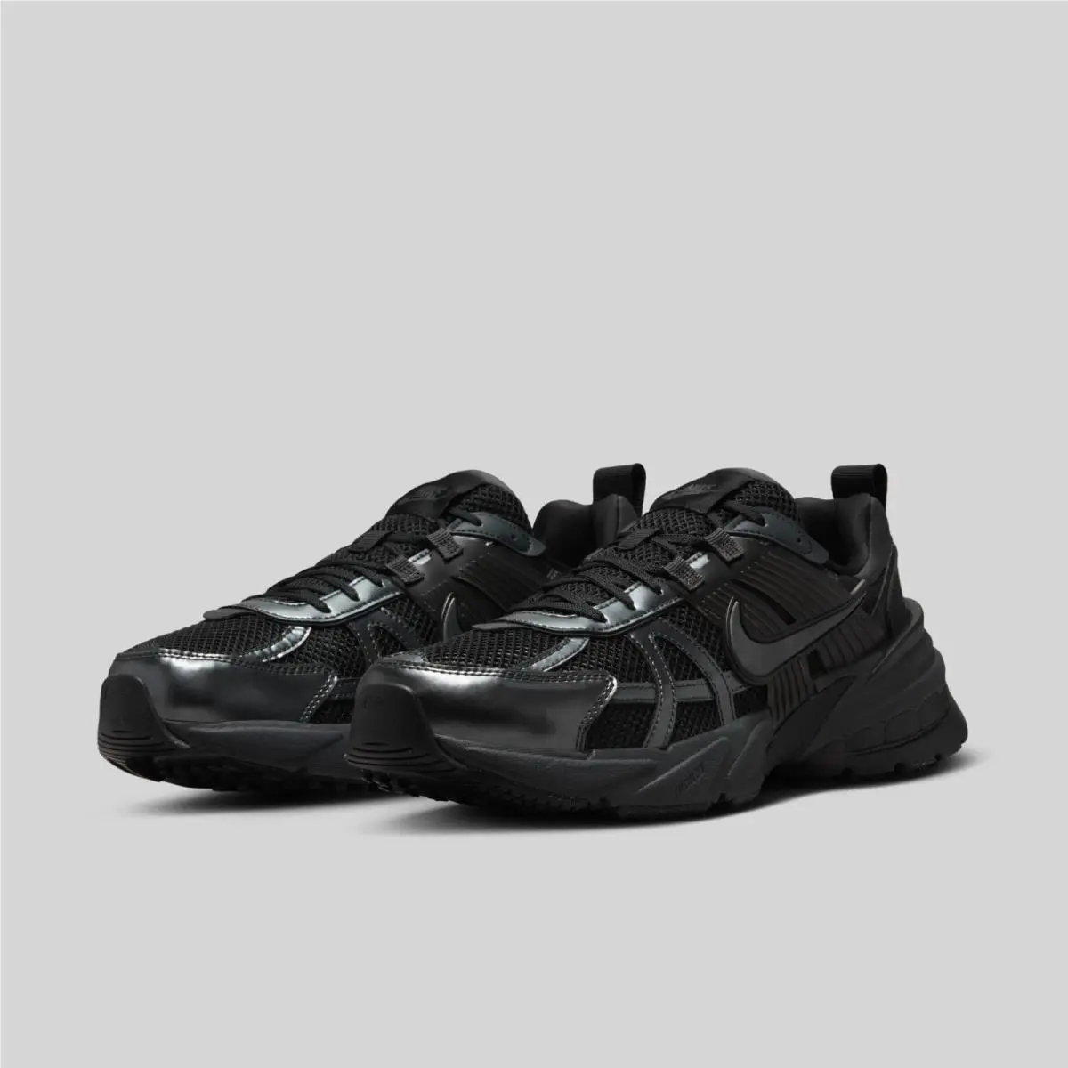 Nike V2K Run `black Dark Smoke Grey` HJ4497-001 Men`s Size 11.5 Shoes