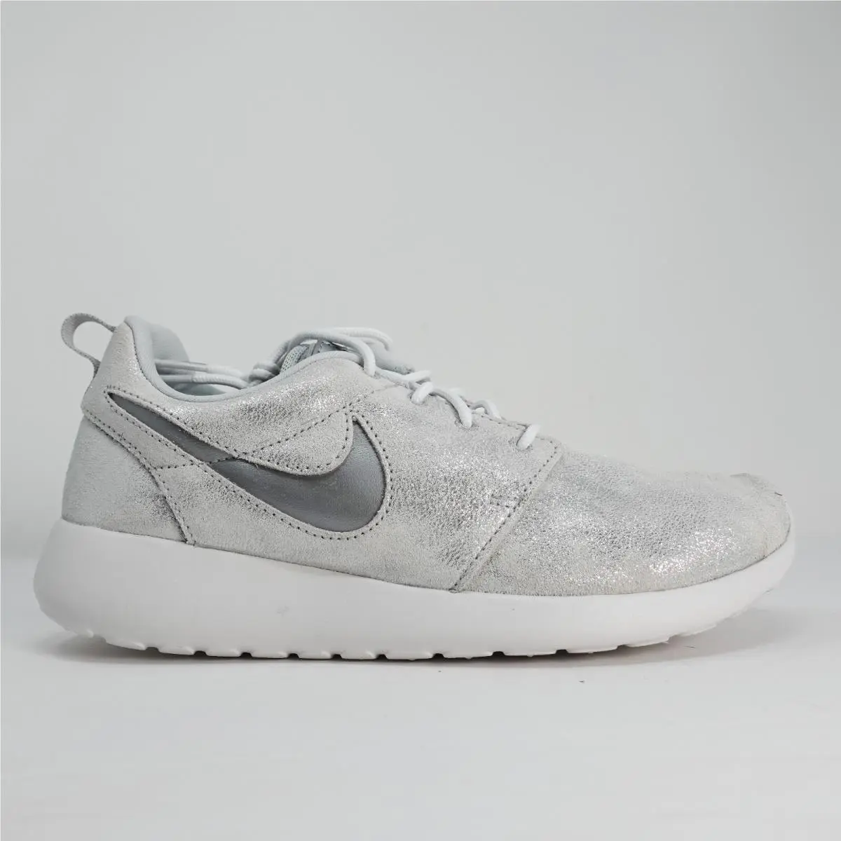 Nike Roshe One Prm Running Shoes Platinum Womens 833928-009 Size 9