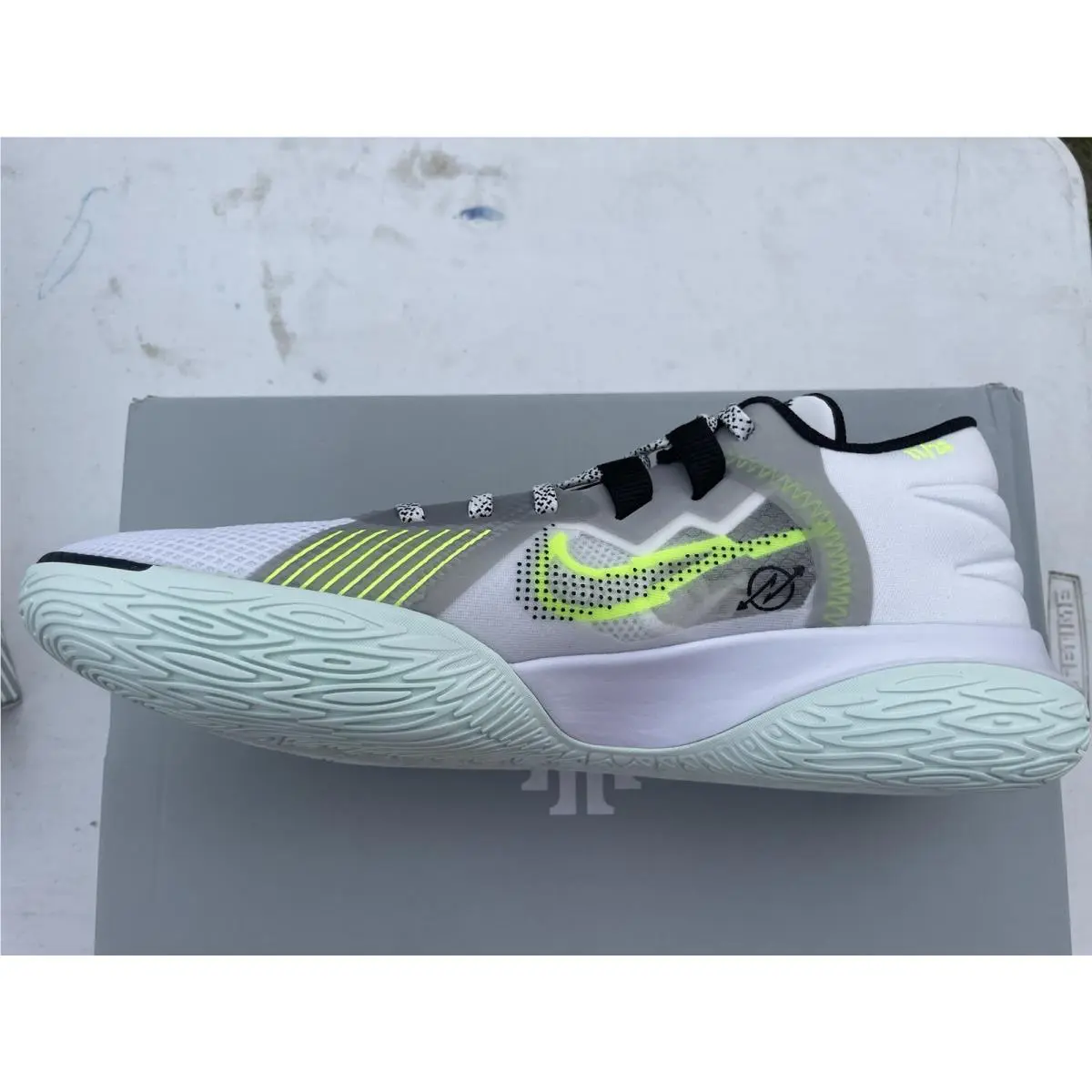Nike Kyrie Flytrap 5 Basketball Shoes Multi Color Shoe CZ4100-101 Men Sz10.5NWB - Multicolor